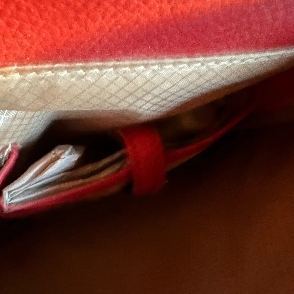 Buxton Quality red leather expandable computer “Madison Tote” Valentine red. NWT